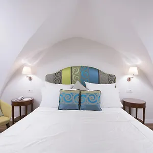 Gasthuis Diecisedici, Amalfi